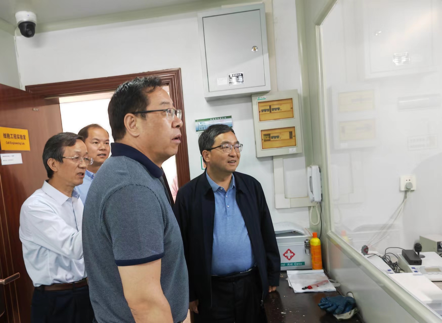 杨凌示范区党工委书记黄思光来中心调研指导