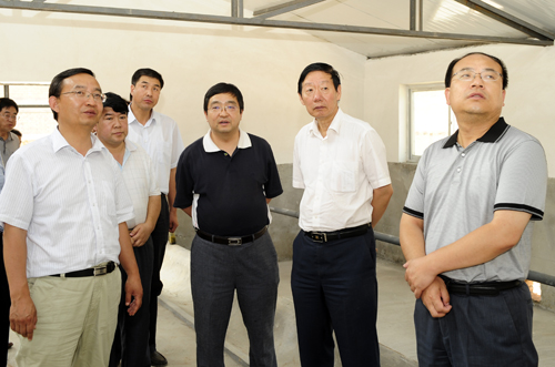 教授,梅立新研究员,赵尊练研究员在座谈会上发言