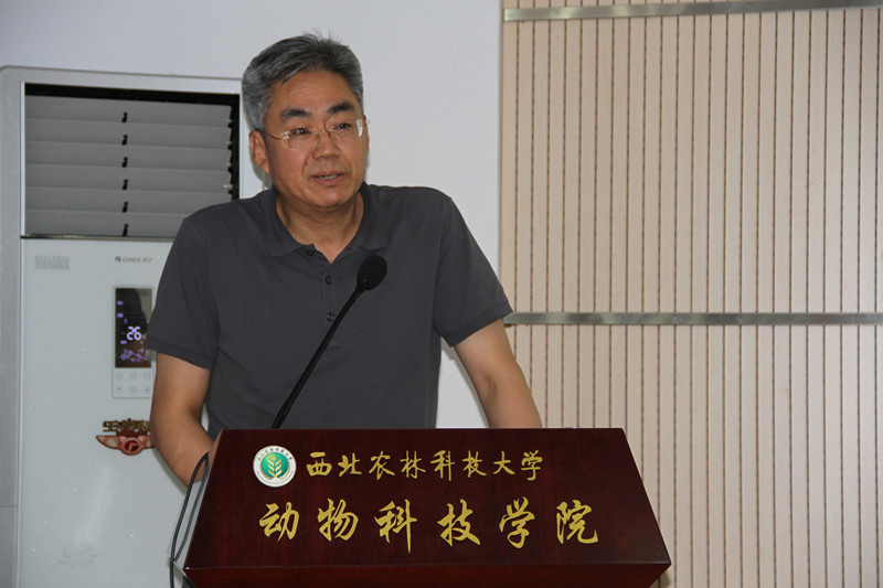 刘海良研究员做报告.jpg
