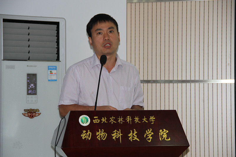刘剑锋教授做学术报告.jpg