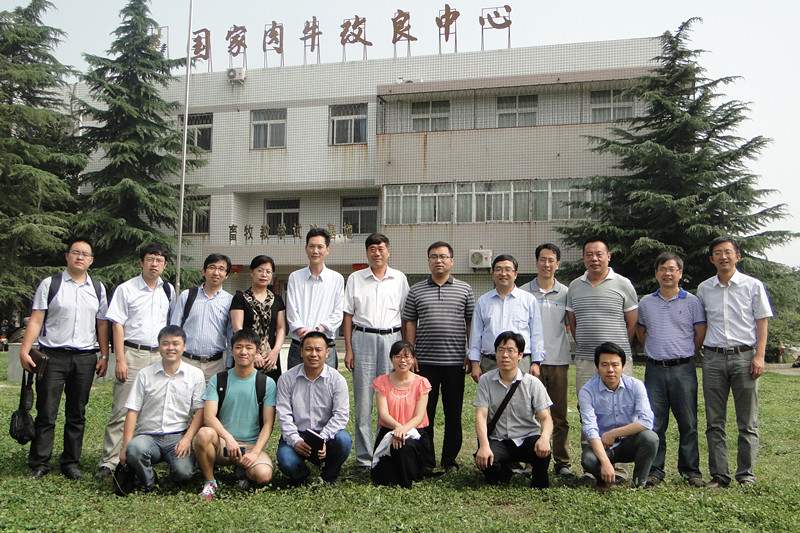 4.检查组专家与课题组成员合影_副本.jpg