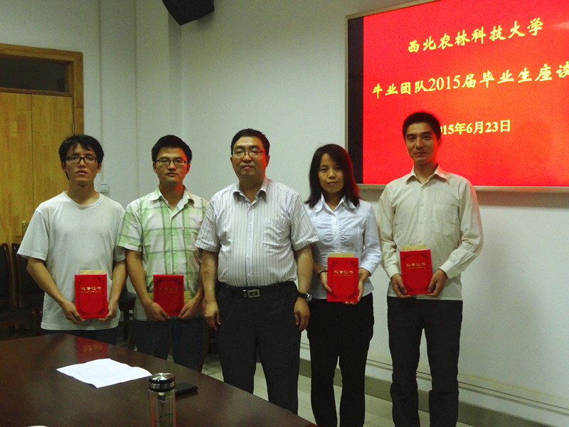 4.团队表彰四名优秀毕业生_副本.jpg