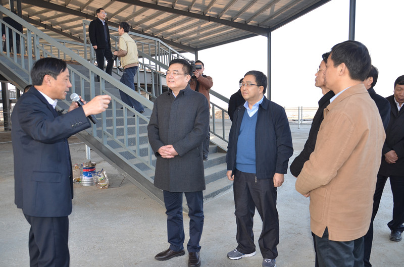 2.在新野县科尔沁集团活牛交易市场考察_副本.jpg